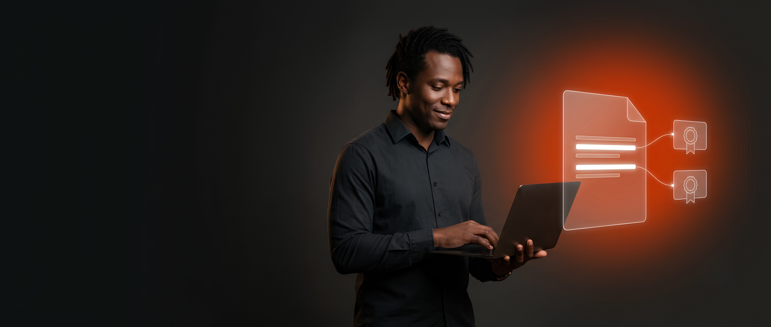 Homem de camisa usando um notebook ao lado de um ícone luminoso de documento conectado a dois selos de certificação, sobre fundo escuro.